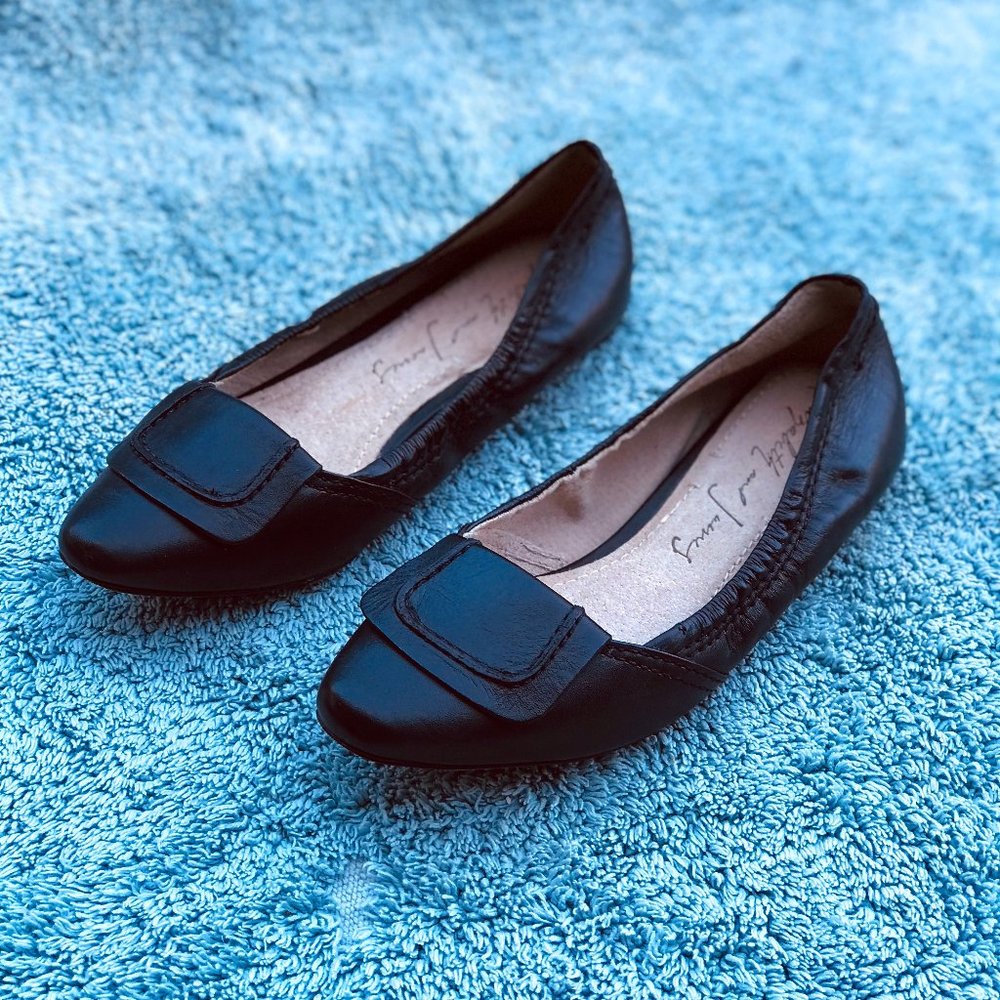 Authentic Elizabeth and James Kimi Flat, Size 5.5 B, Black Leather.